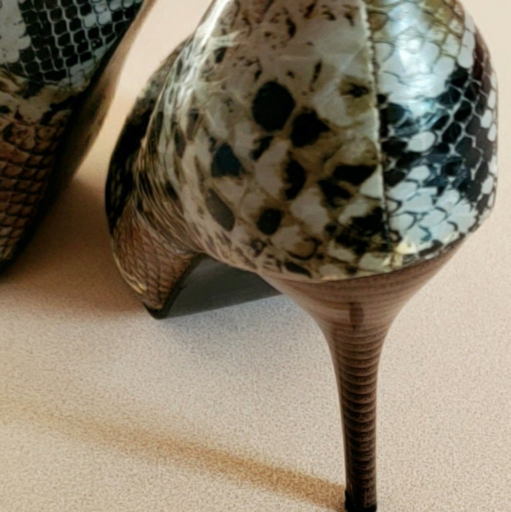 Snake Skin Pumps - Picture 6 of 6